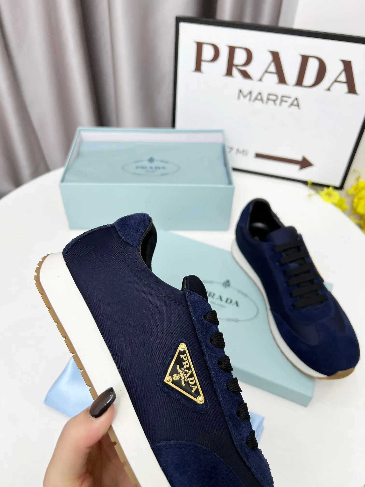 👟👟Ex-factory price 520👟👟 The new PRADA (Prada) men's and women's high-top counters are on the market simultaneously, 😘👍🏿Original molded anti-slip PU outsole, exquisite lines, simple and elegant, super comfortable and classy on the foot, suitable for leisure travel. Number of yards: 35 to 45. (Can be customized 38.45.46.
